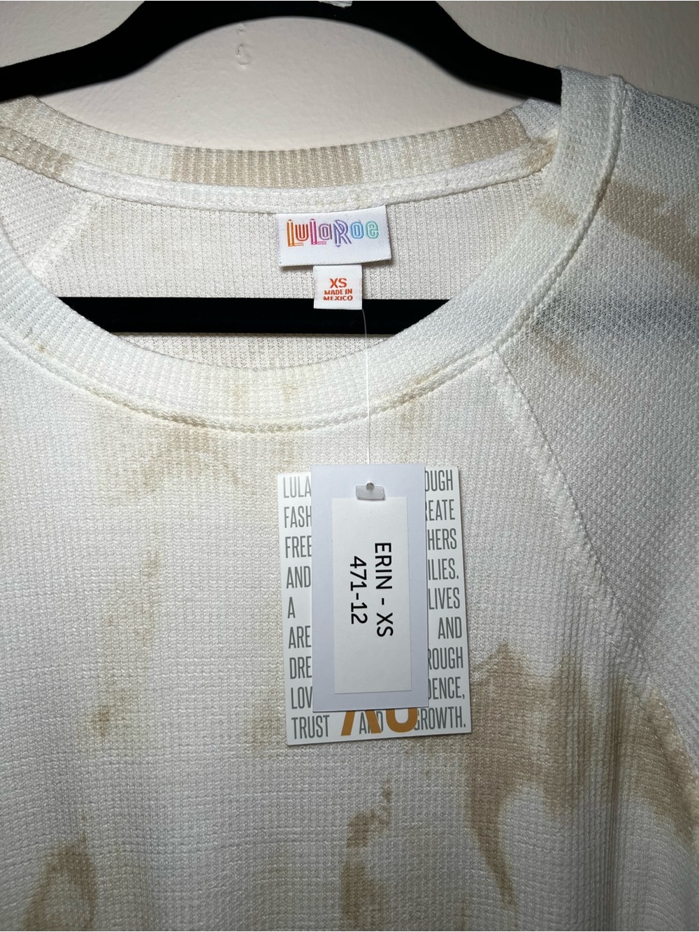 LuLaRoe Erin White and Tan Tie-Dye Raglan Sleeve Top - Picture 2 of 4